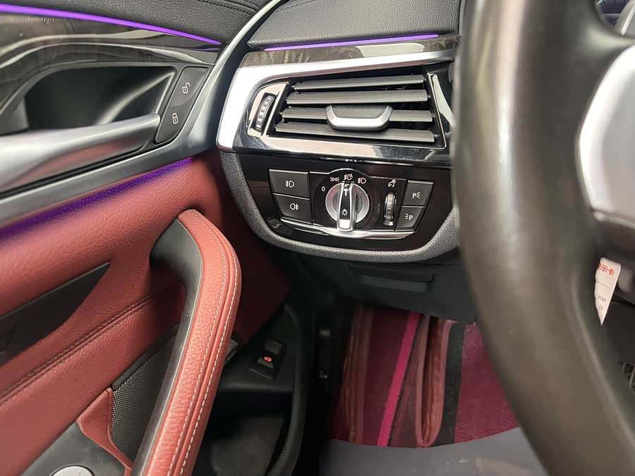BMW 5 Series 2019 — фото 18