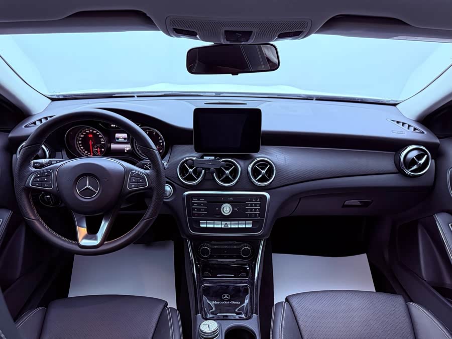 Mercedes-Benz GLA 2018 — фото 16