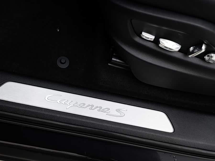 Porsche Cayenne 2018 — фото 18