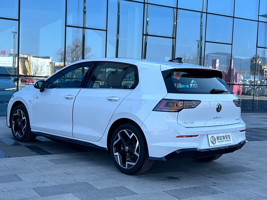 Volkswagen Golf 2025