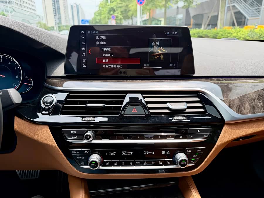 BMW 5 Series 2018 — фото 18
