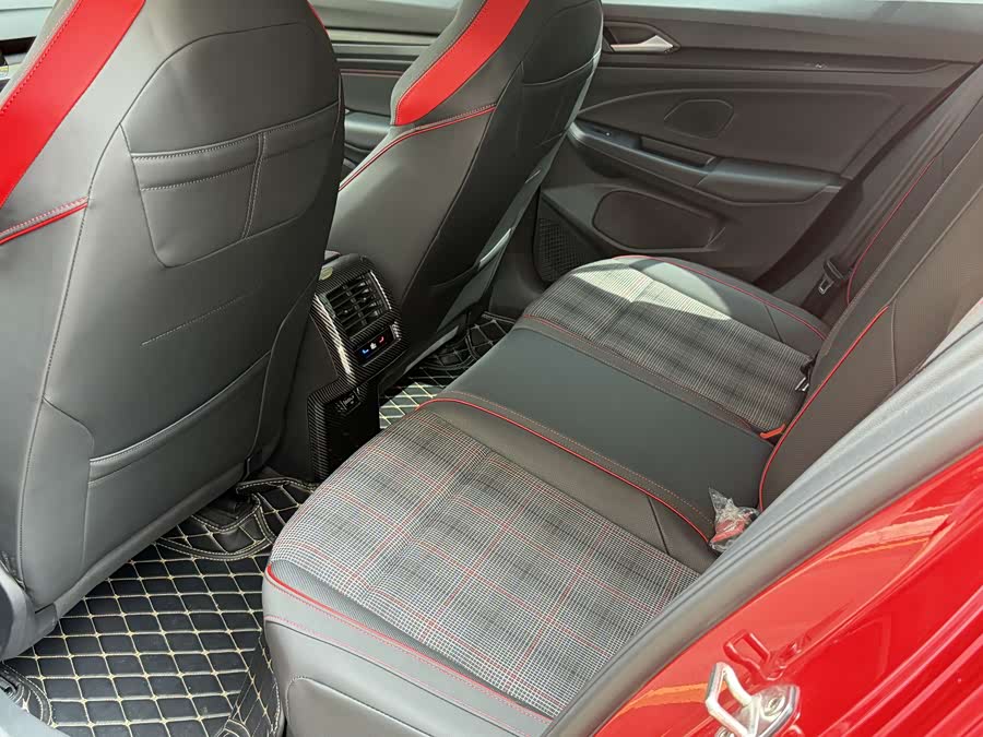 Volkswagen Golf GTI 2021