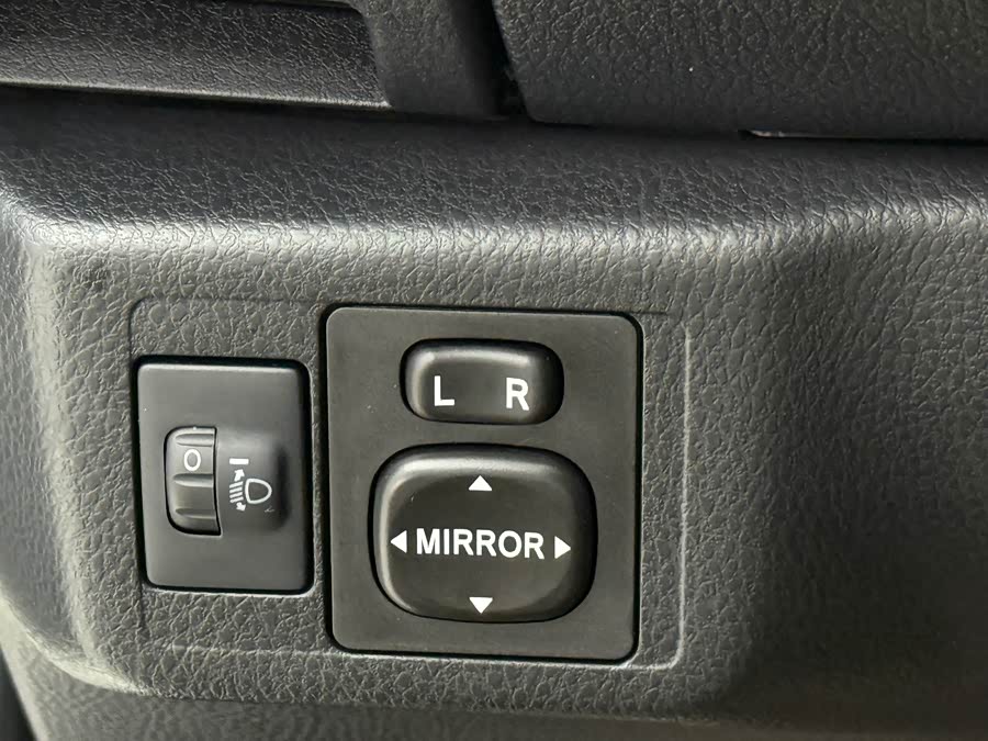 Toyota Yaris L 2022 — фото 16