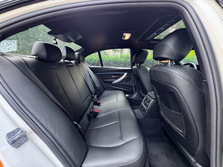 BMW 3 Series 2018 — фото 15
