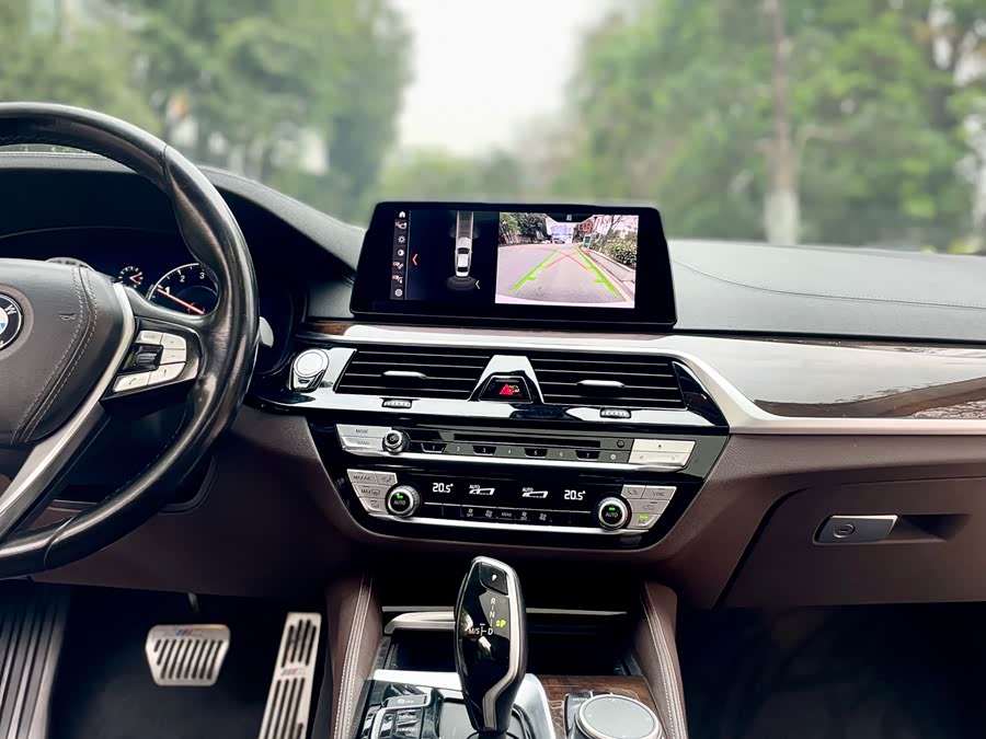 BMW 5 Series 2019 — фото 36