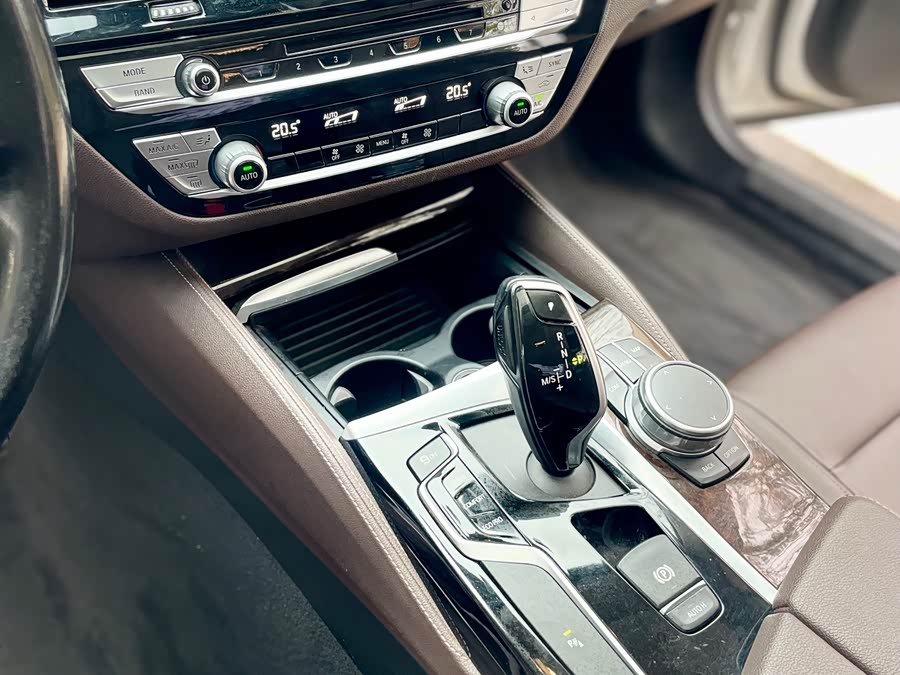 BMW 5 Series 2019 — фото 45