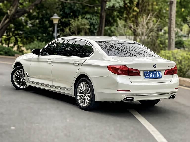BMW 5 Series 2019 — фото 23