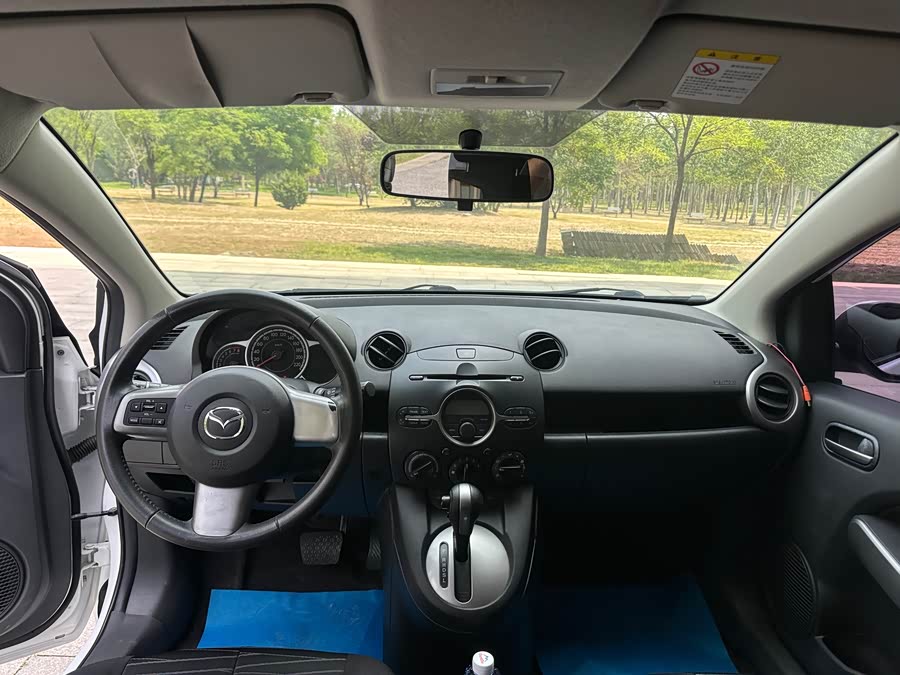 Mazda 2 2011