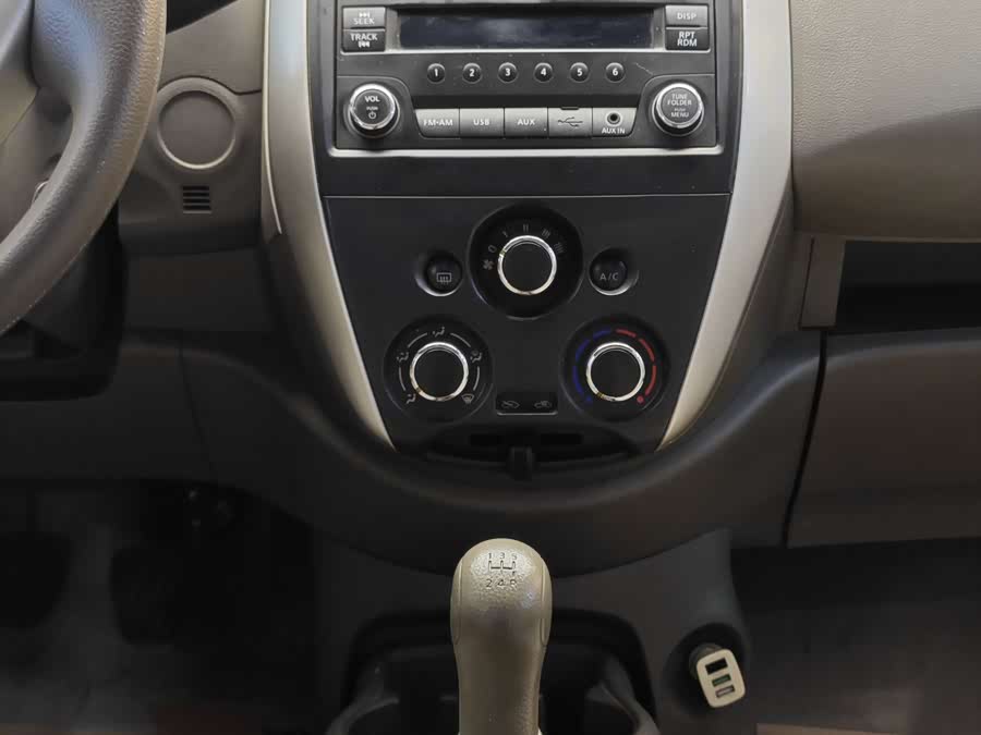 Nissan Sunny 2015 — фото 18