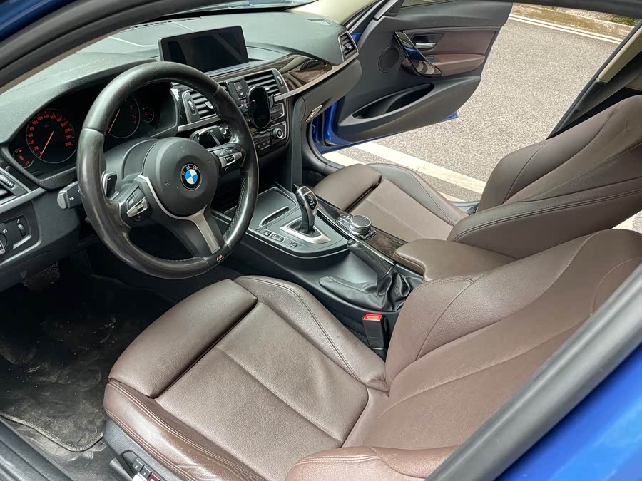 BMW 3 Series 2018 — фото 11