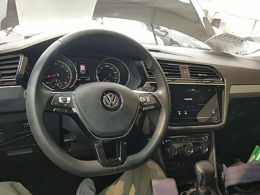 Volkswagen Tiguan L 2020 — фото 10