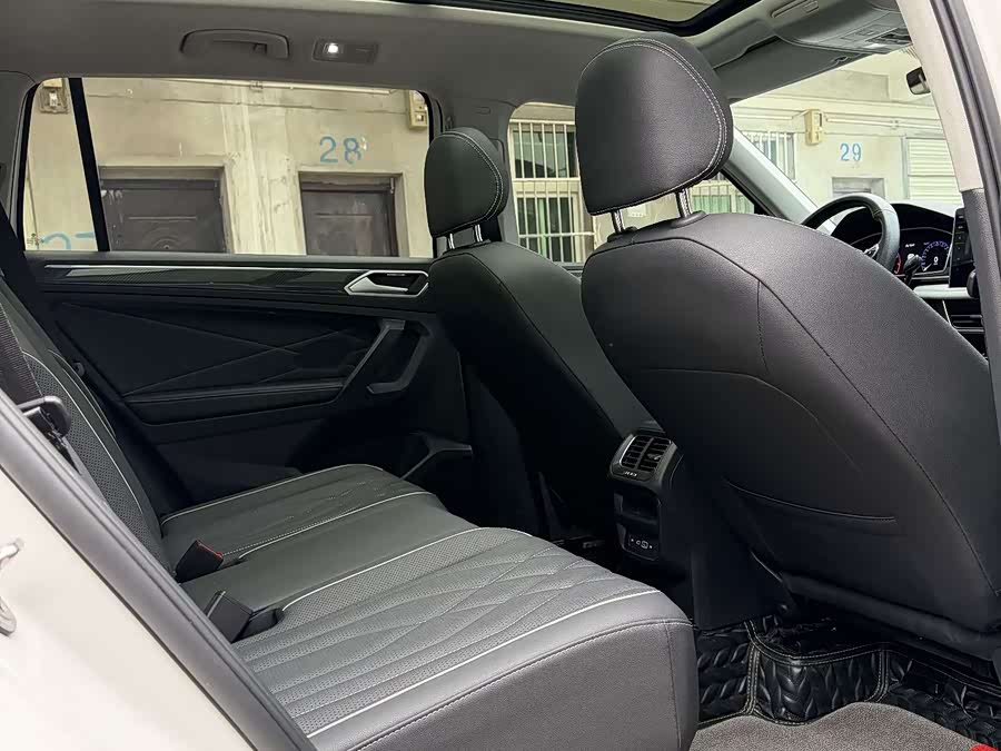 Volkswagen Tiguan L 2022 — фото 10