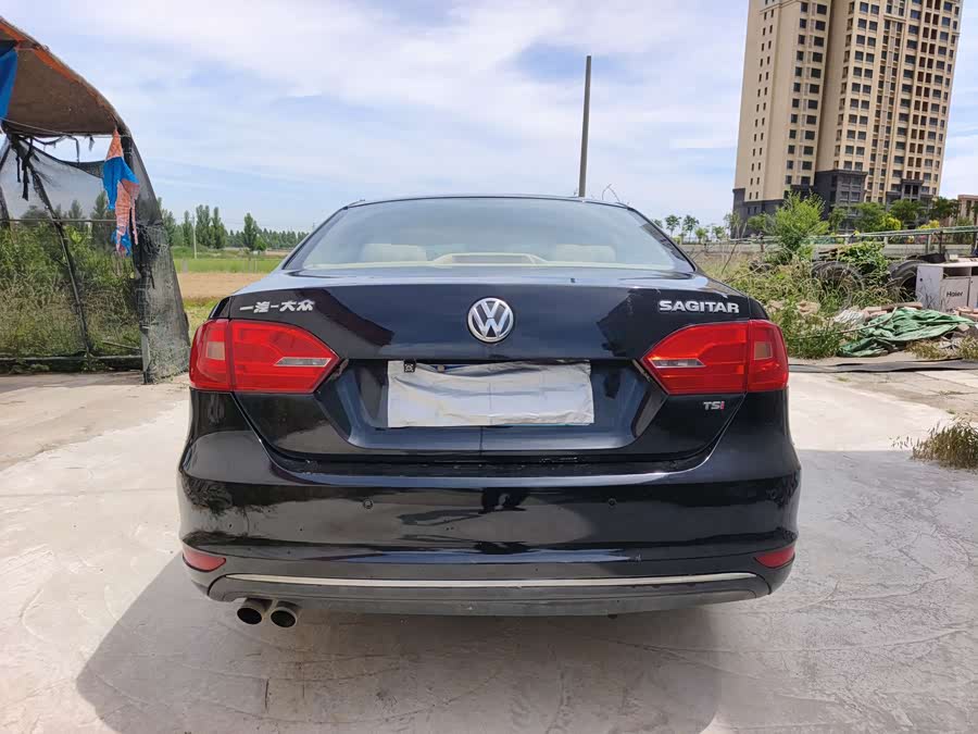 Volkswagen Sagitar 2014