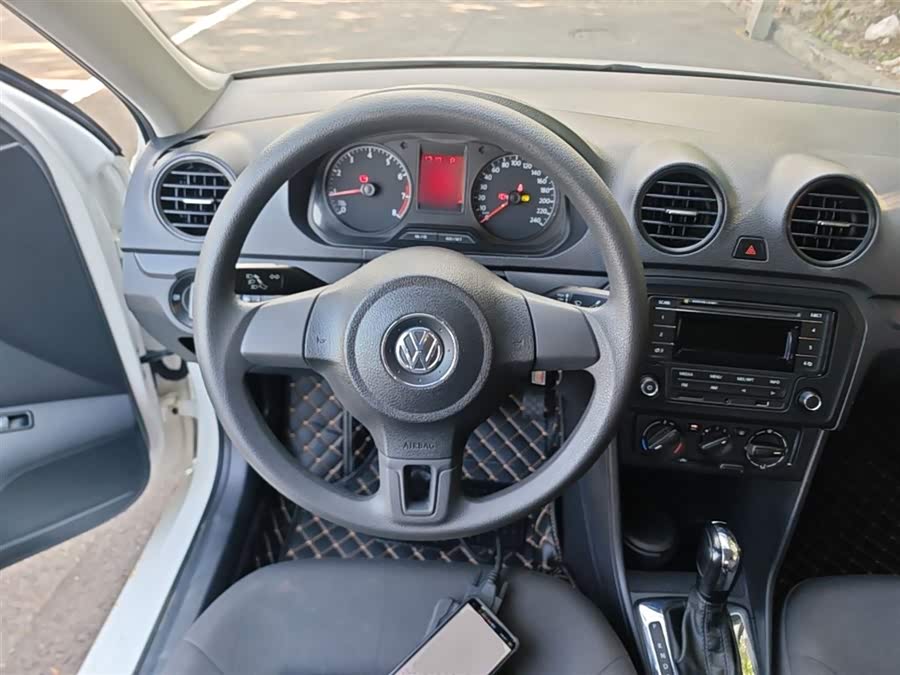 Volkswagen Jetta 2015 — фото 11