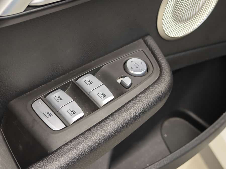 BMW 1 Series 2023 — фото 10