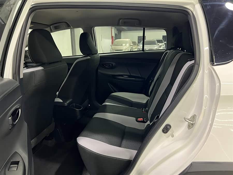 Toyota Yaris L 2022 — фото 10