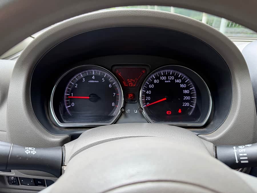 Nissan Sunny 2011 — фото 10