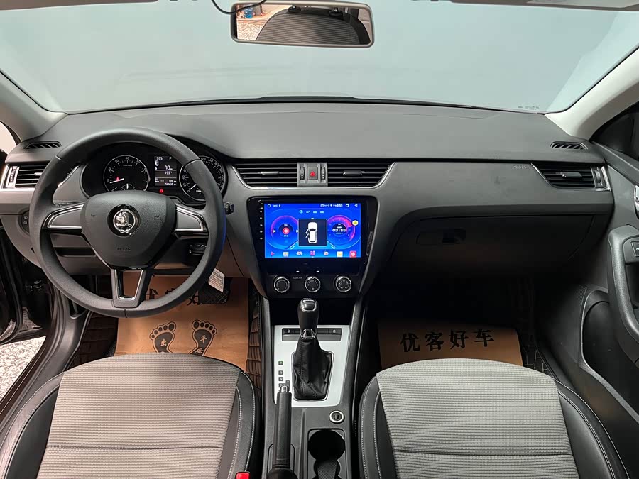 Skoda Octavia 2017 — фото 9