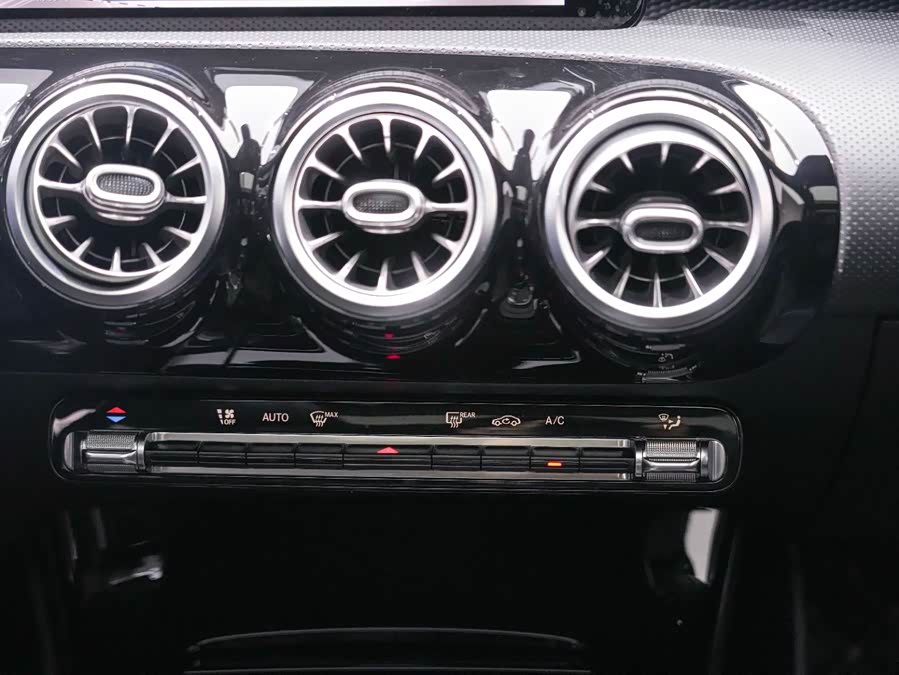 Mercedes-Benz A-Class 2021 — фото 17