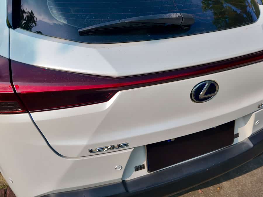 Lexus UX 2019 — фото 10