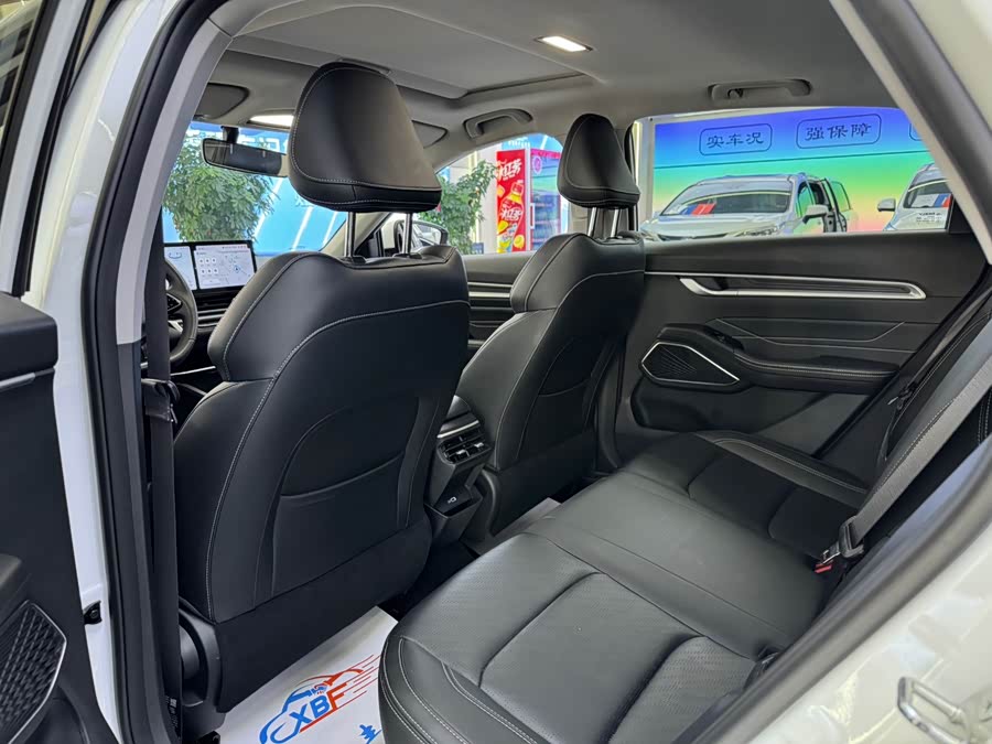 Geely Emgrand 2023