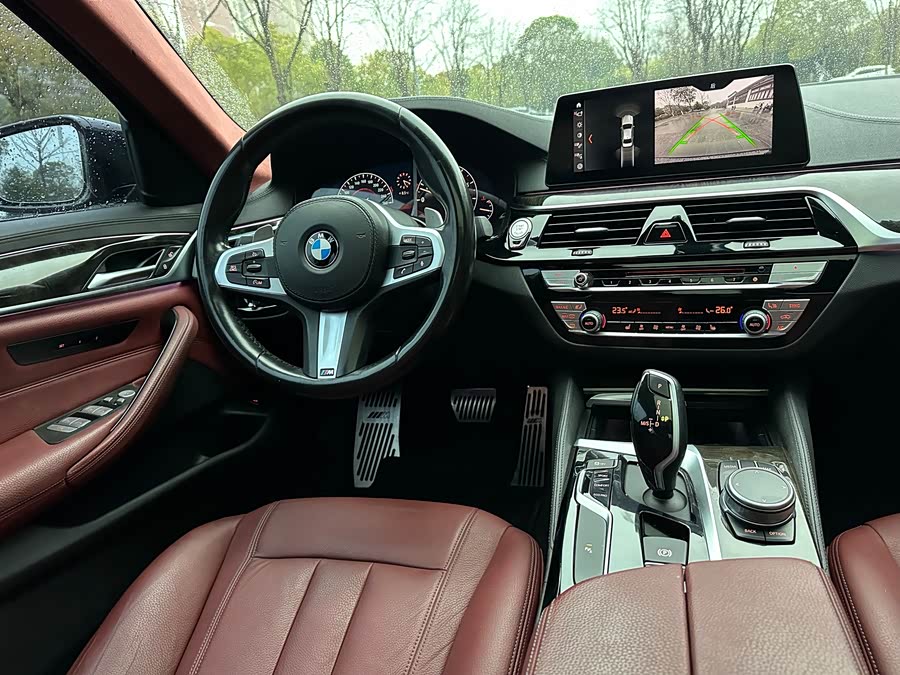BMW 5 Series 2019 — фото 15
