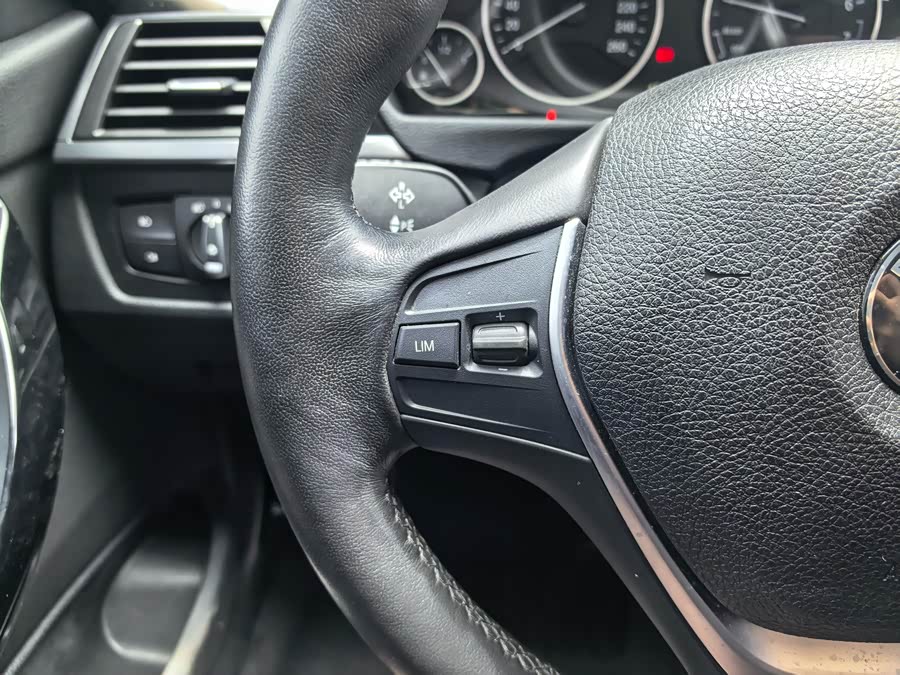 BMW 3 Series 2019 — фото 14