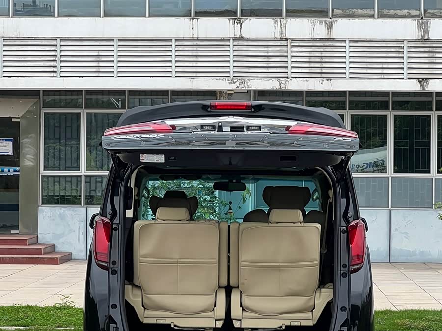 Toyota Alphard 2015