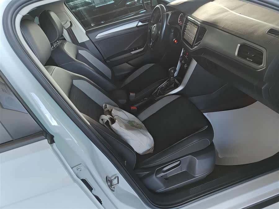 Volkswagen T-Roc 2018 — фото 21