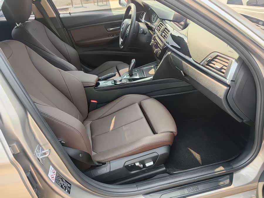 BMW 3 Series 2019 — фото 11