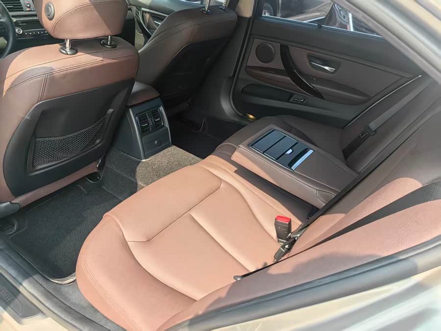 BMW 3 Series 2019 — фото 15
