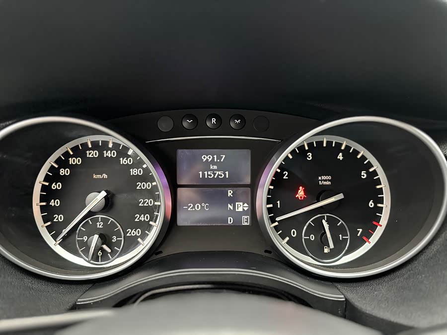 Mercedes-Benz R-Class 2015 — фото 21