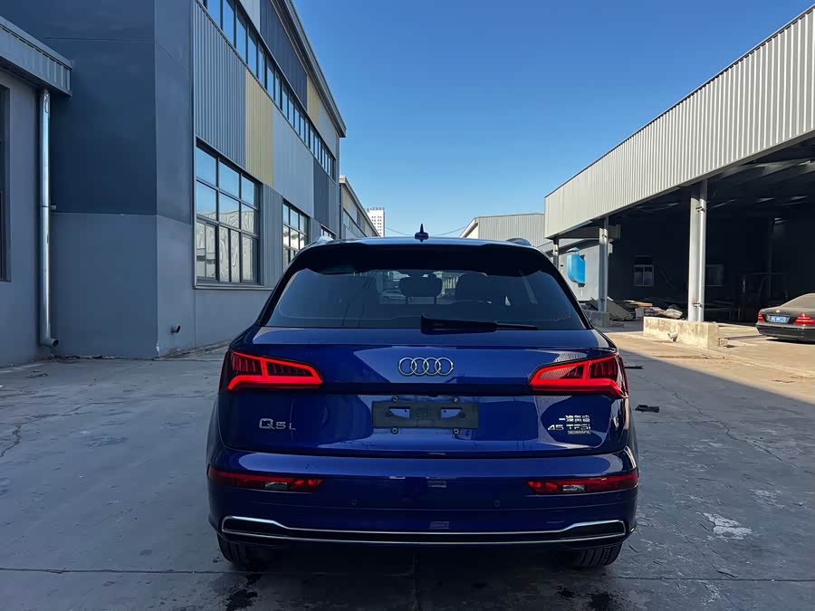 Audi Q5L 2018 — фото 16