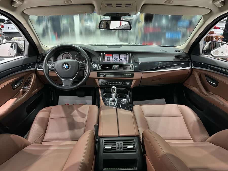 BMW 5 Series 2017 — фото 8