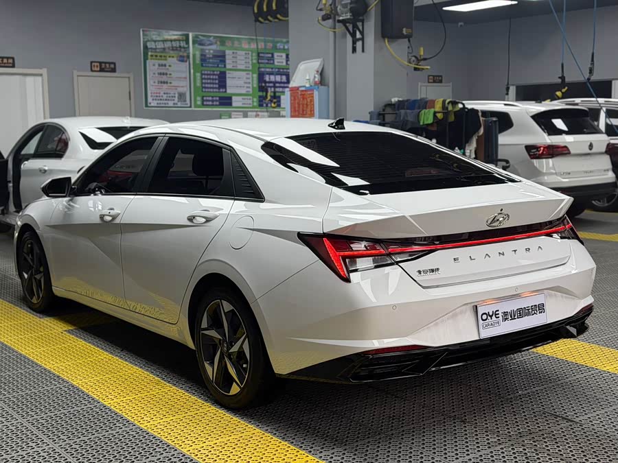 Hyundai Elantra 2022