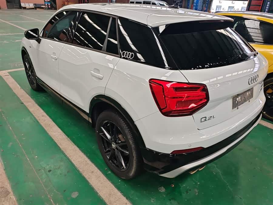 Audi Q2L 2021