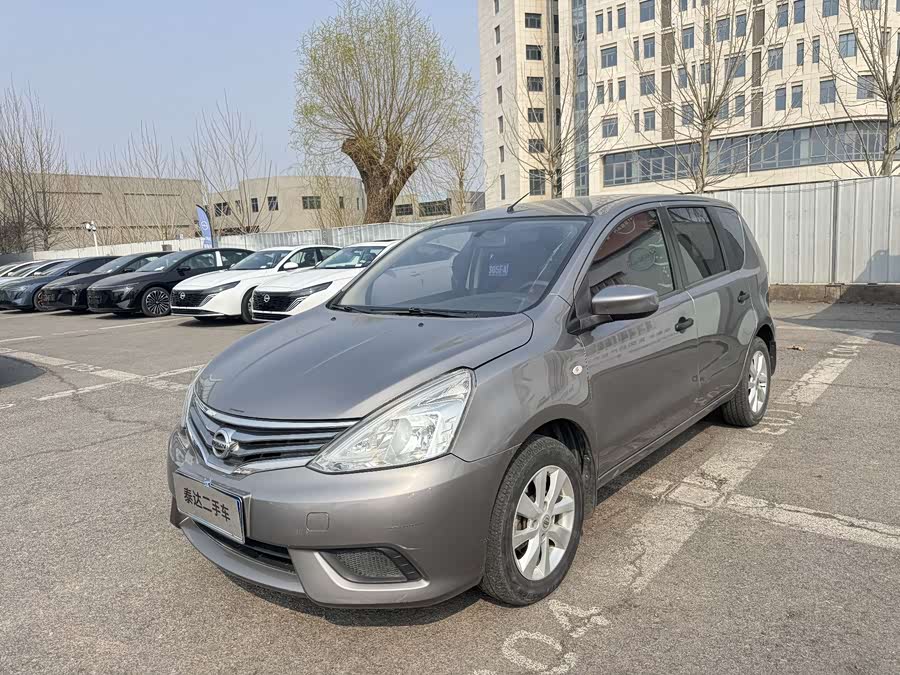 Nissan Livina 2015
