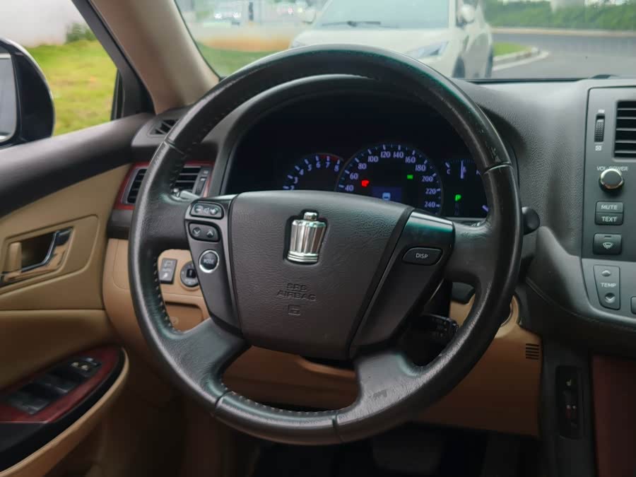 Toyota Crown 2010