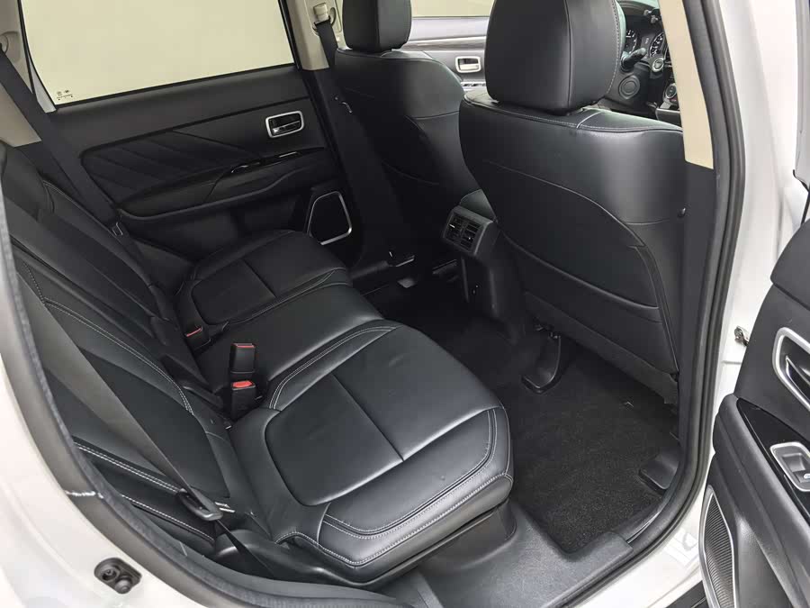 Mitsubishi Outlander 2020 — фото 12
