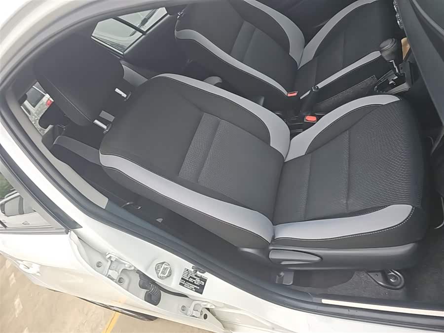 Toyota Yaris L 2021 — фото 25