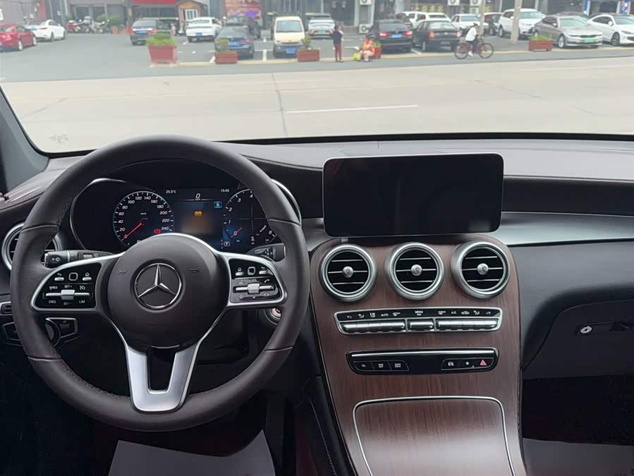 Mercedes-Benz GLC 2020 — фото 16