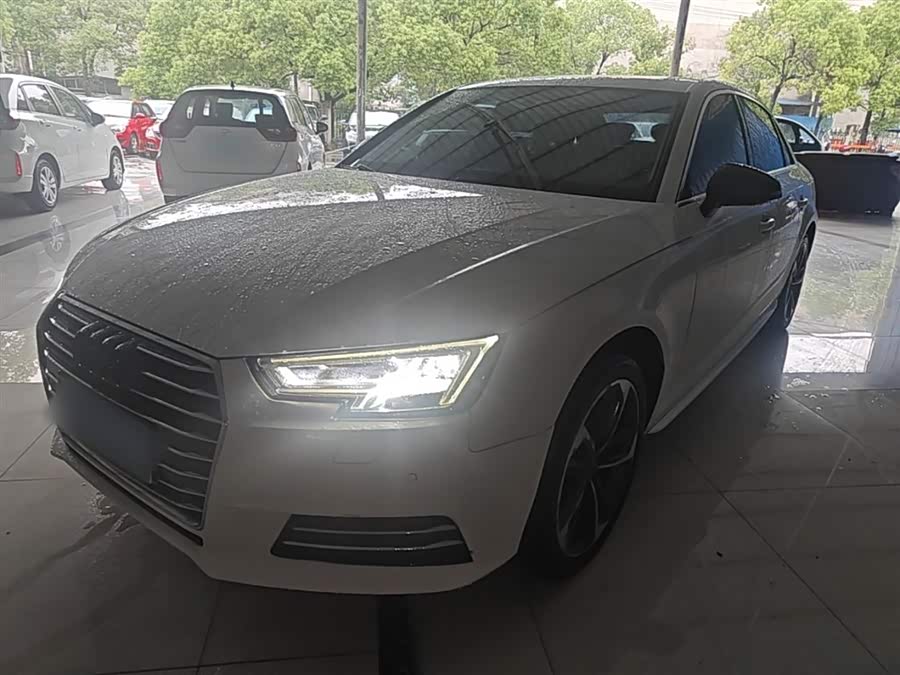 Audi A4L 2018