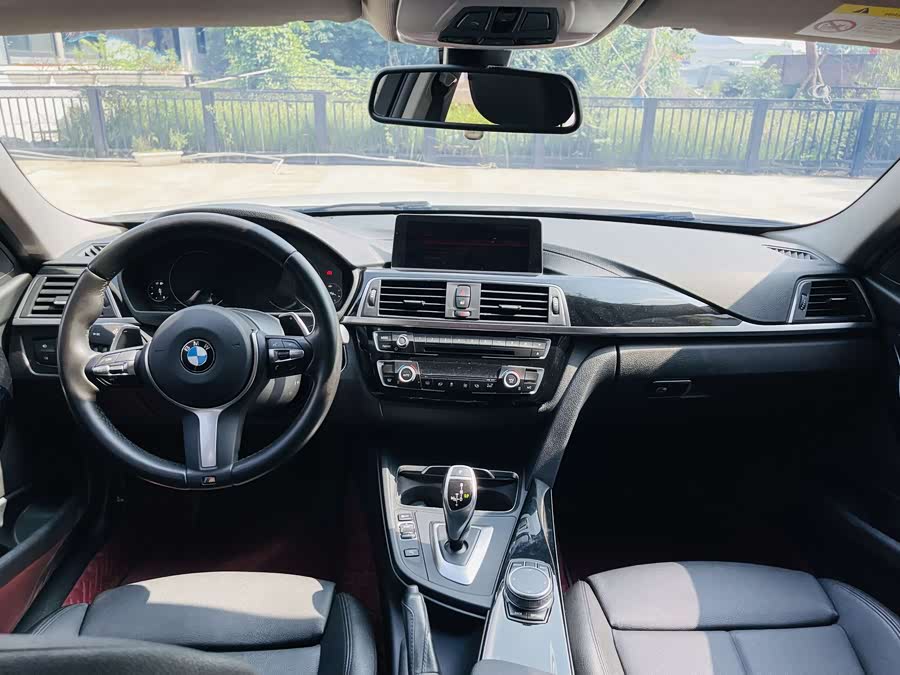 BMW 3 Series 2019 — фото 10