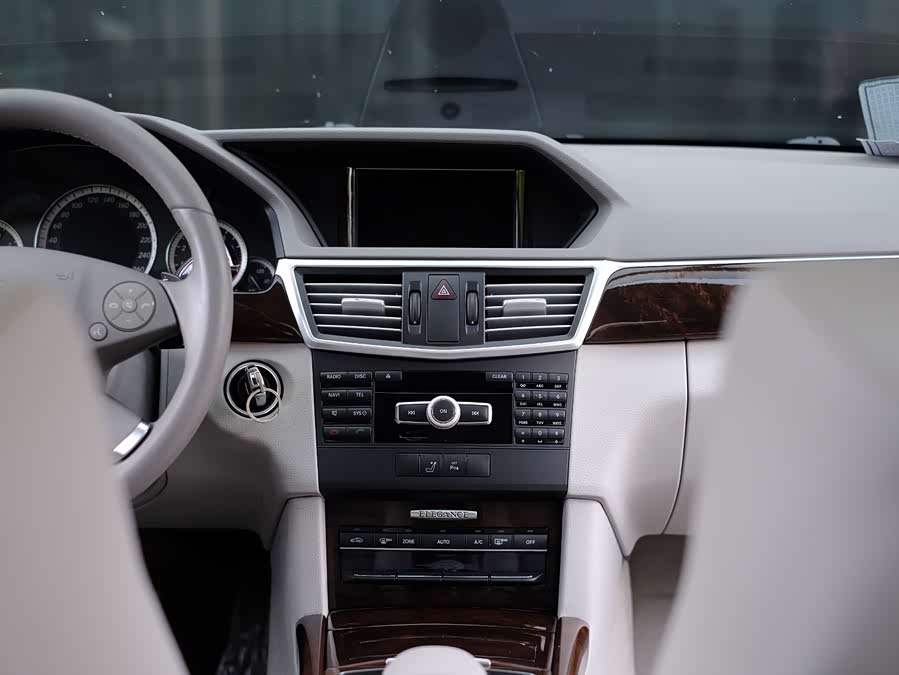 Mercedes-Benz E-Class 2012 — фото 46