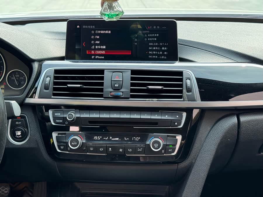 BMW 3 Series 2019 — фото 13