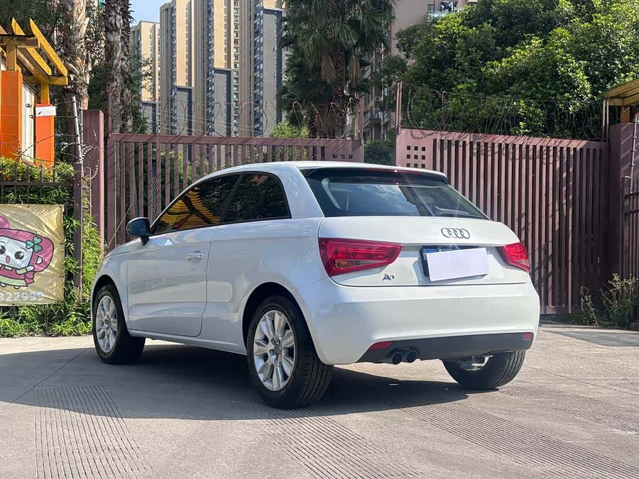 Audi A1 2014 — фото 14