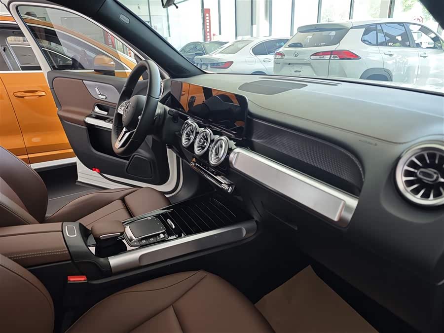 Mercedes-Benz GLB 2023 — фото 13