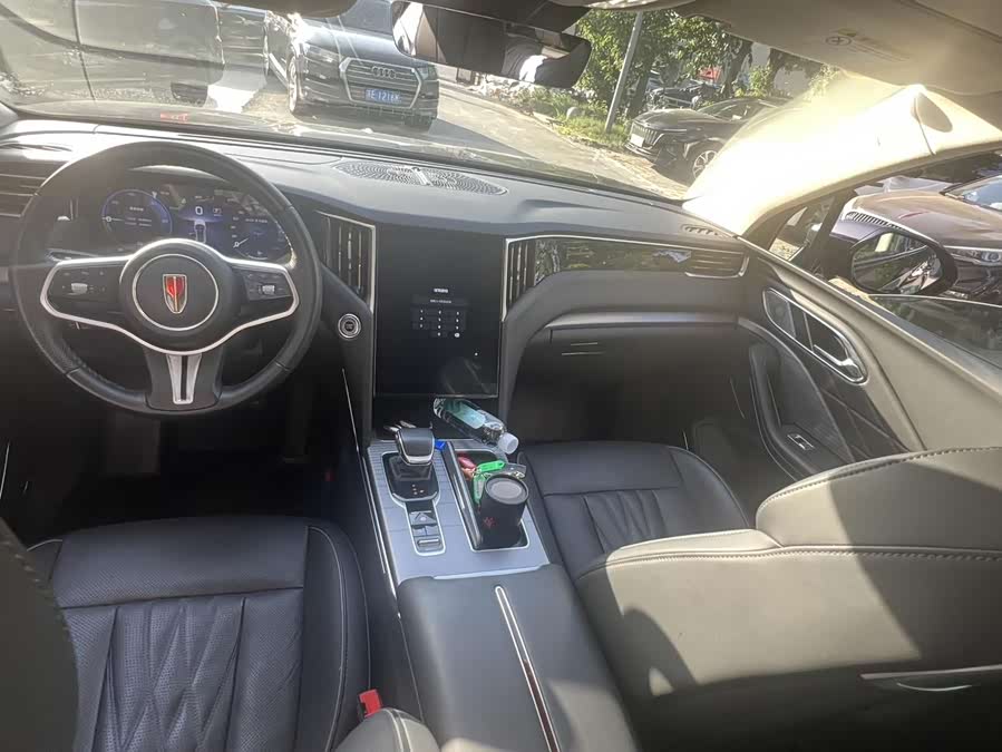 Hongqi HS7 PHEV 2025