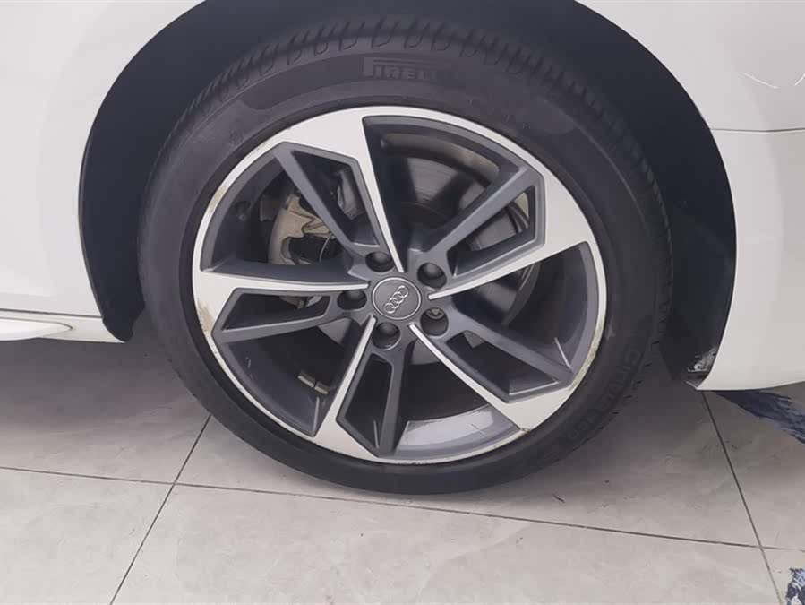 Audi A4L 2019