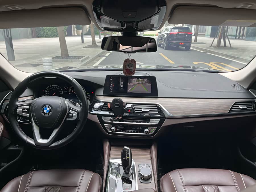 BMW 5 Series 2018 — фото 29